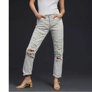 Anthropologie Pilcro Destroyed Light Wash Denim Slim Boyfriend Jeans NWT Size 32